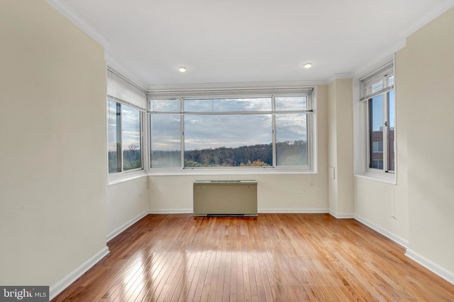 Foto del edificio - 4000 Tunlaw Rd NW
