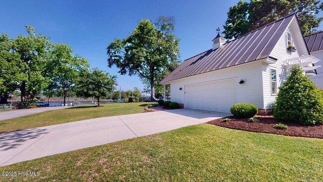 Building Photo - The Heart of Downtown