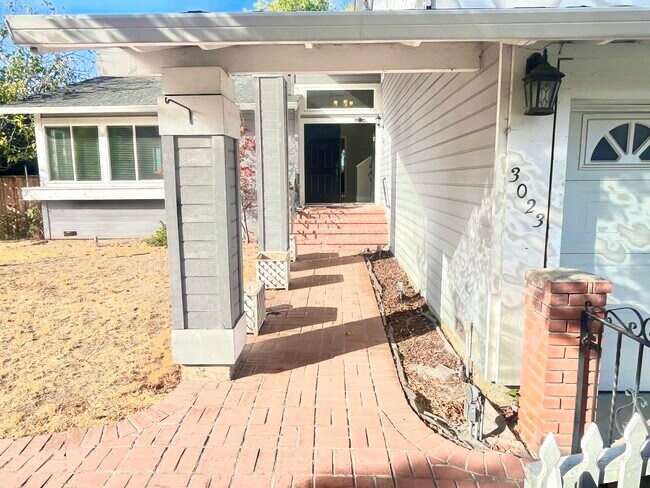 Building Photo - 3023 Lucas Ct