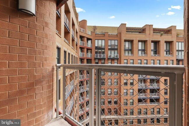 Foto del edificio - 616 E Street NW Unit 1005