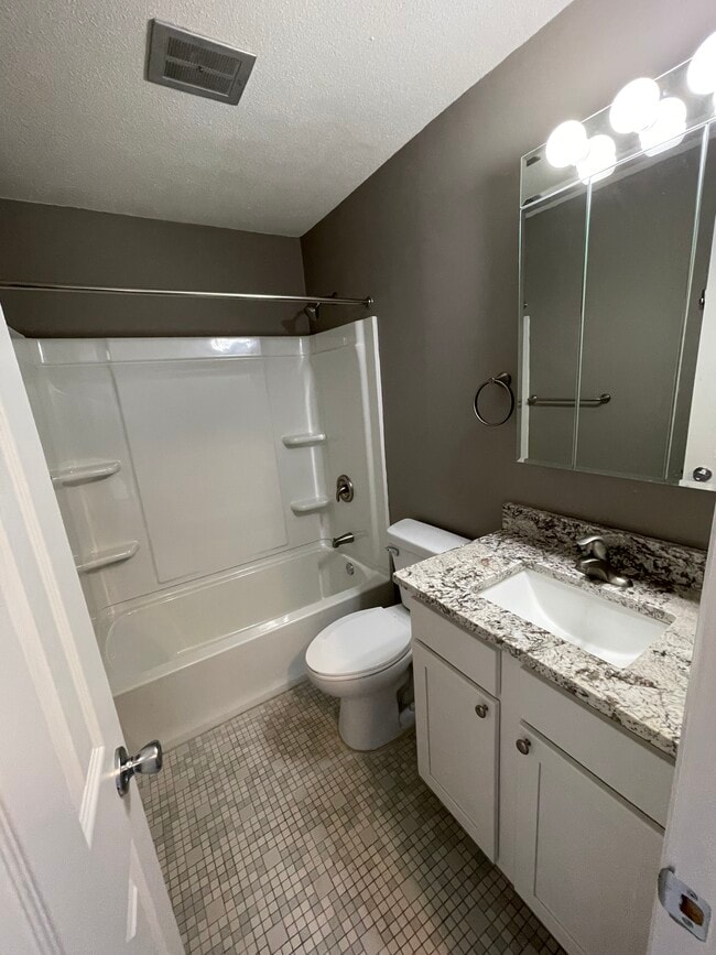 1x1 Bathroom - Centennial & Heritage Apartments