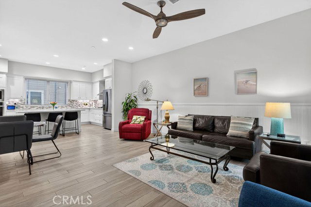 Foto del edificio - 985 Doheny Way