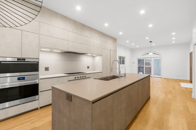 Foto del edificio - 1618 W Pierce Ave