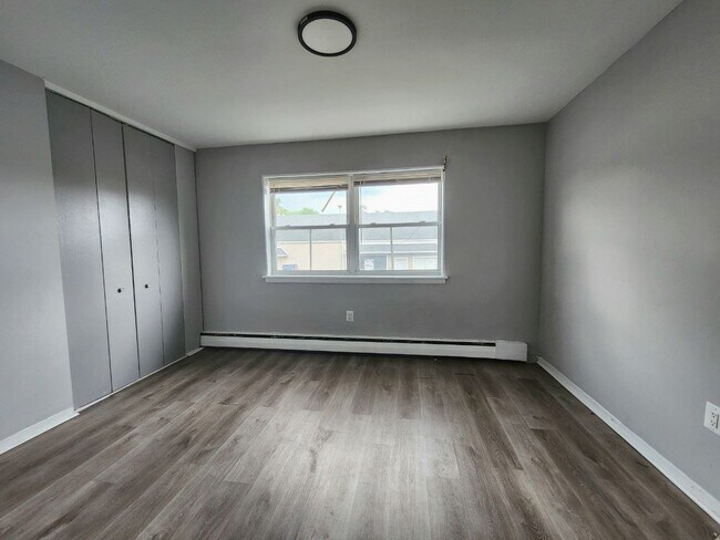 Foto del edificio - 615 E Main St