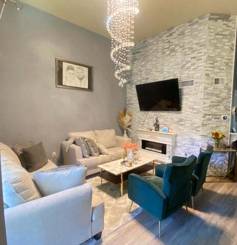 Building Photo - 4863 Via Palm Lks