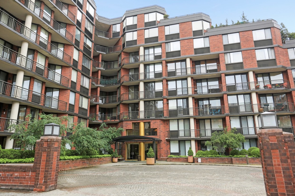 Foto principal - 50 E Hartsdale Ave