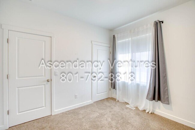 Foto del edificio - 664 West 1300 N