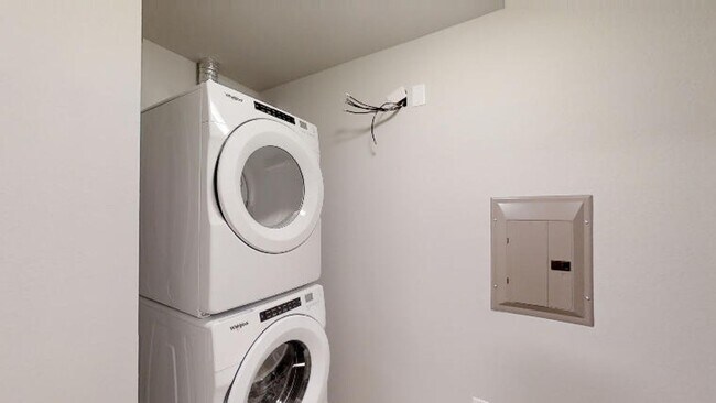 Foto del edificio - Condo Style Lower 2 Bedroom 2 Bathroom Apartment