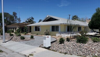 Building Photo - 1819 S Beverly Way