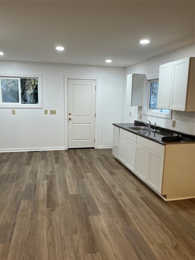 Building Photo - 254 E 30th St