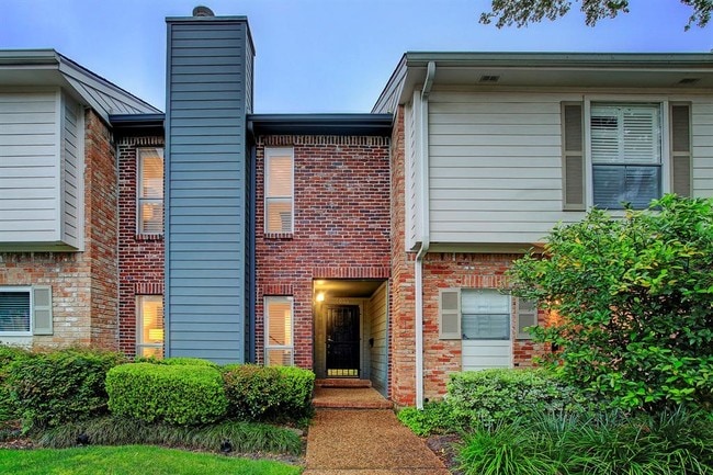 Building Photo - 1033 Fountain View Dr