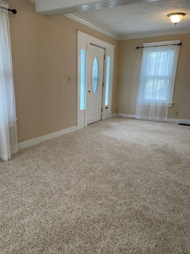 Building Photo - Gorgeous 3 bedroom, 2 bath remodel in Inde...