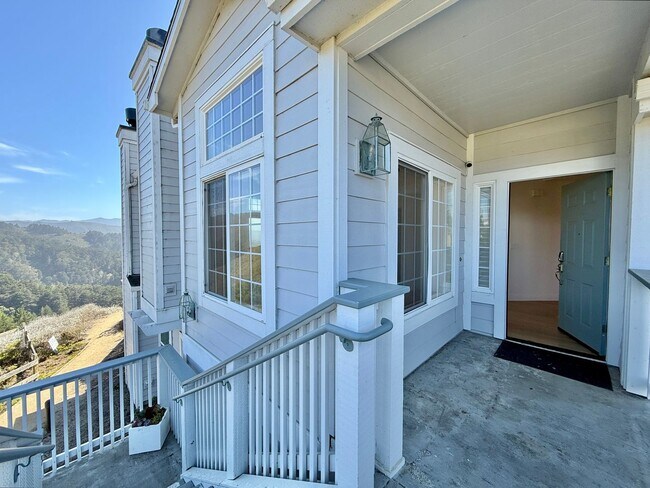 Foto del edificio - Stunning Pacifica Condo with Ocean & Mount...