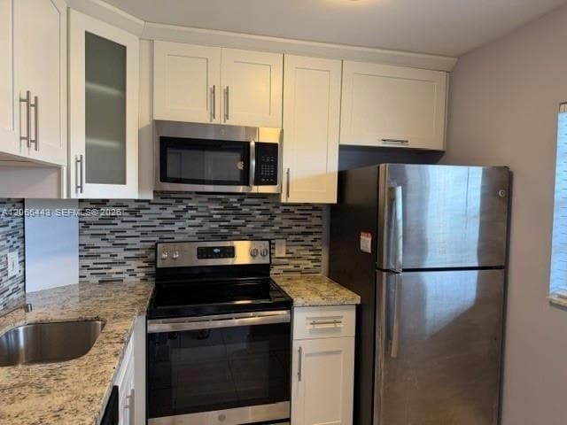 Building Photo - 9420 Poinciana Pl
