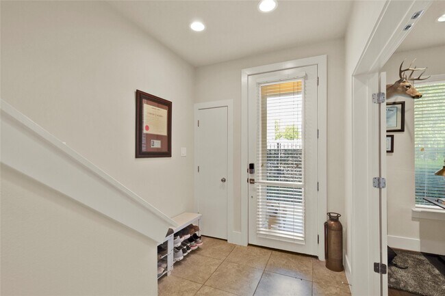 Building Photo - 1413 Nagle St