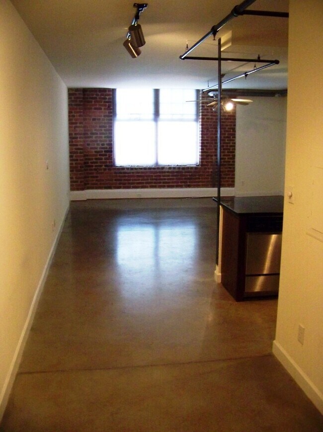 Foto del edificio - 1 BR / 1 BA Fabulous, One Bedroom in Manchester, Available June 1st!