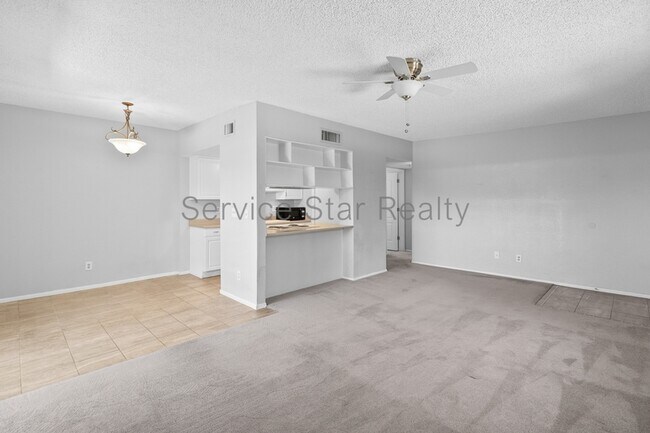Building Photo - 10215 N 8th Pl