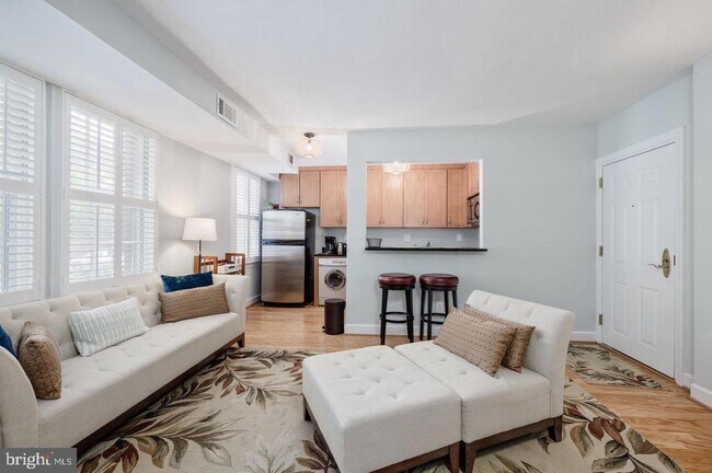 Foto del edificio - 600 Bashford Ln