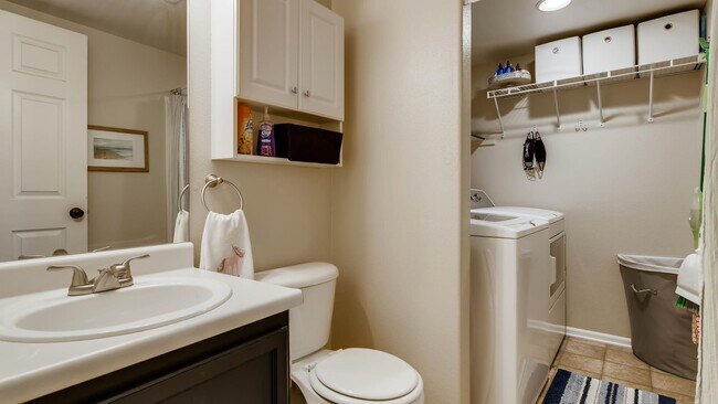Building Photo - Spacious 4 Bedroom in 80923