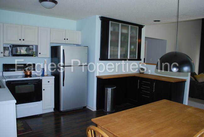 Building Photo - Woodcroft Subdivision