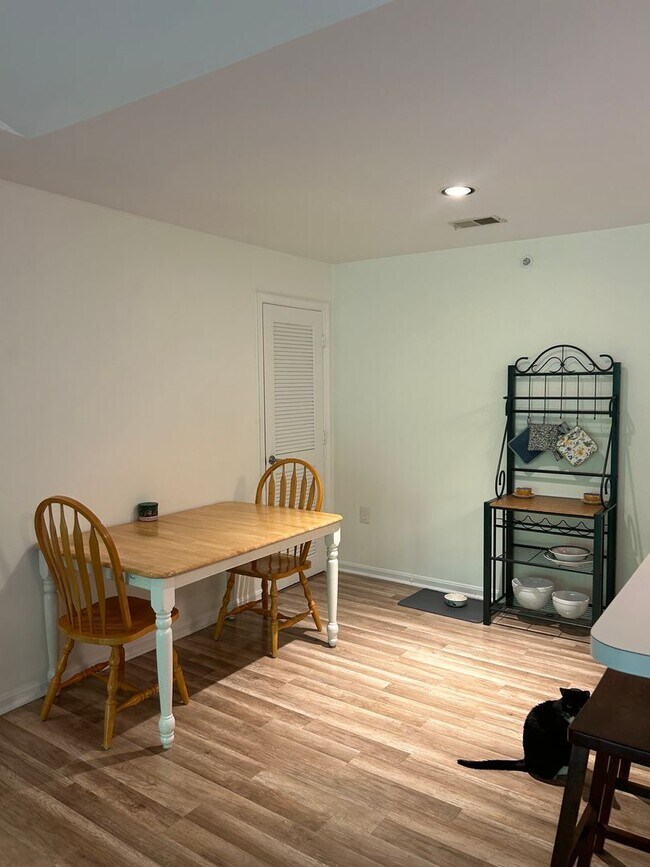 Foto del edificio - 2 Bedroom Condominium in Sought After Comm...