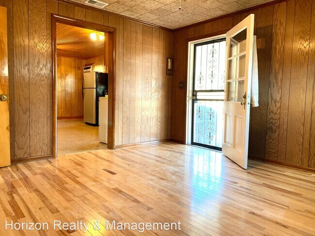 Building Photo - 1850 Cumberland Heights Rd