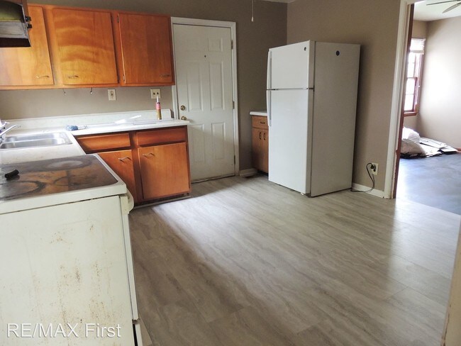 Building Photo - 3 br, 1 bath House - 1015 E Oak Hill Ave