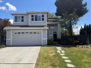 Building Photo - 532 Blarney Cir