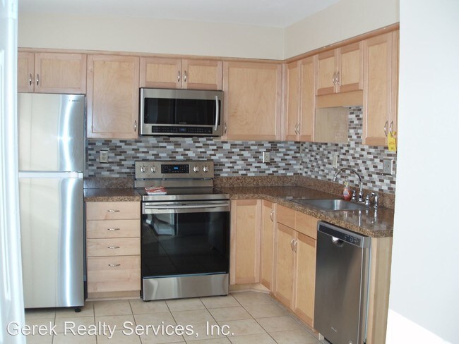 Building Photo - 3 br, 2.5 bath House - 10 Upton Circle