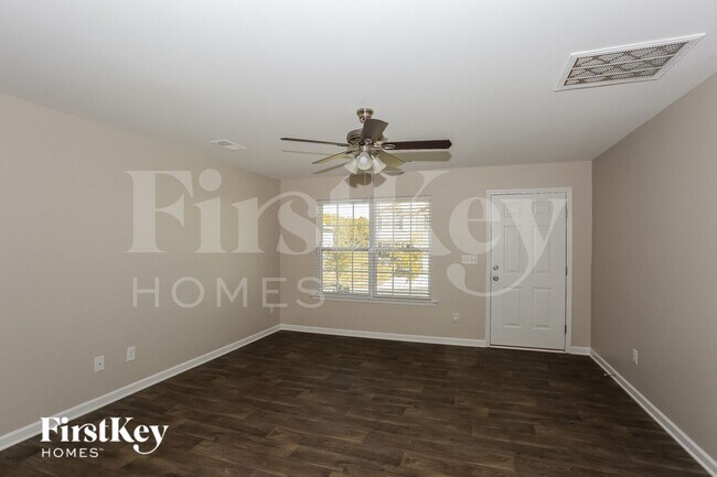 Foto del edificio - 413 Bennington Dr