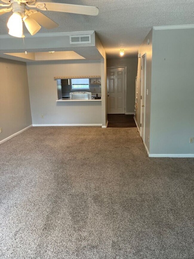 Foto del edificio - TWO BEDROOM TOWNHOUSE **(Special; 1st 6mo ...