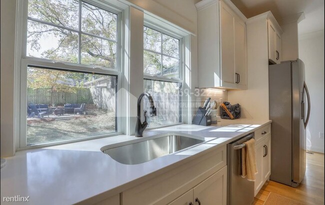 Building Photo - 3 br, 3 bath Condo - 302 Queen Ave -