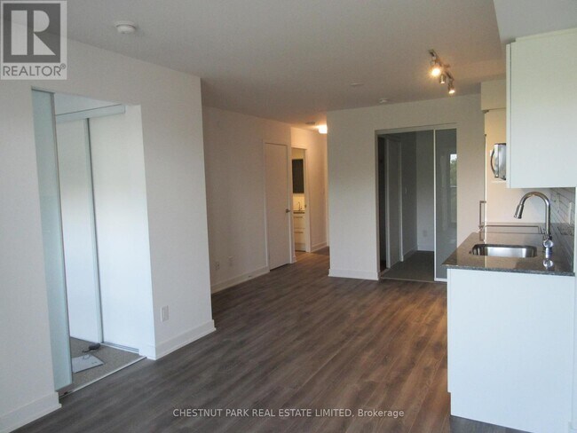 Photo du bâtiment - 160 Flemington Rd