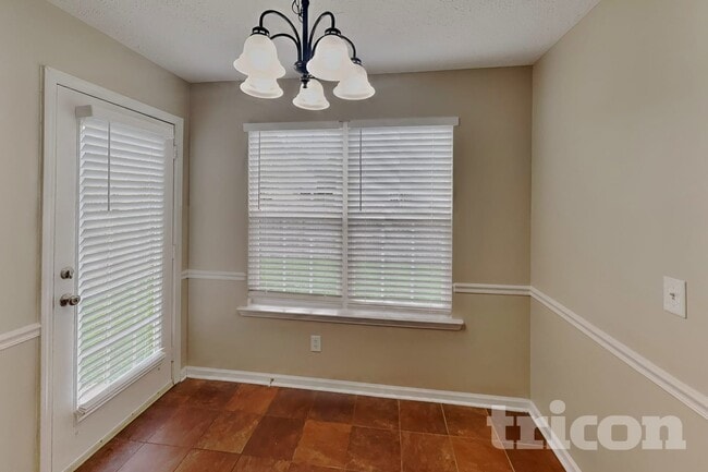 Building Photo - 501 Homey Dr