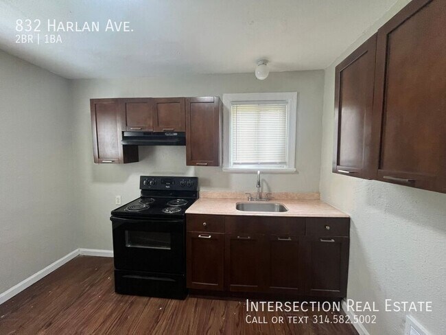 Foto del edificio - 832 Harlan Ave