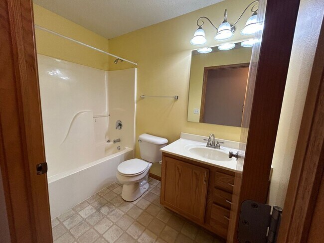 Foto del edificio - $1325 | 2 Bedroom, 2 Bathroom Condo | Pet ...