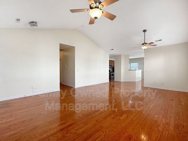 Building Photo - 182 Larissa Dr