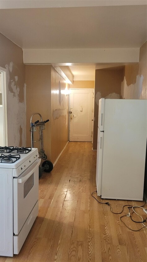 Primary Photo - 1604 Metropolitan Ave