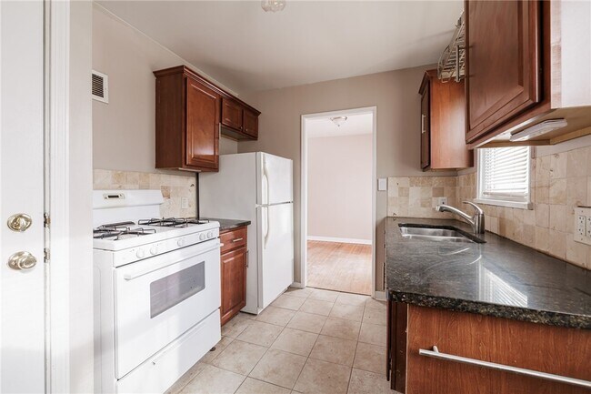 Foto del edificio - 131 Edgemont Rd