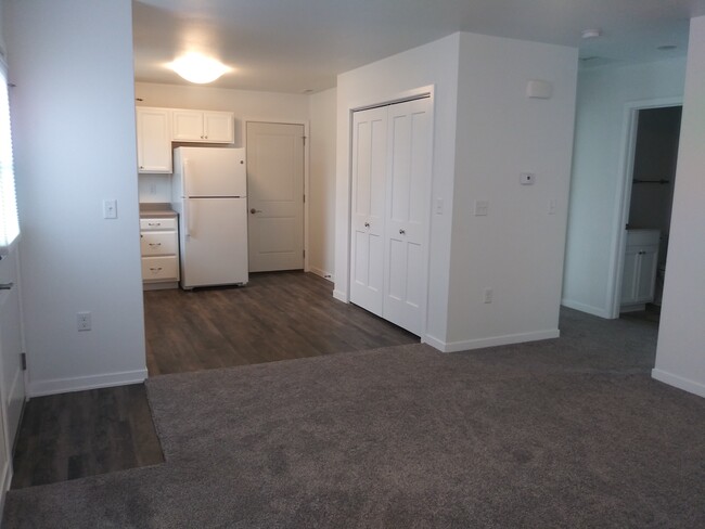 Kitchen/hall - 299 North St