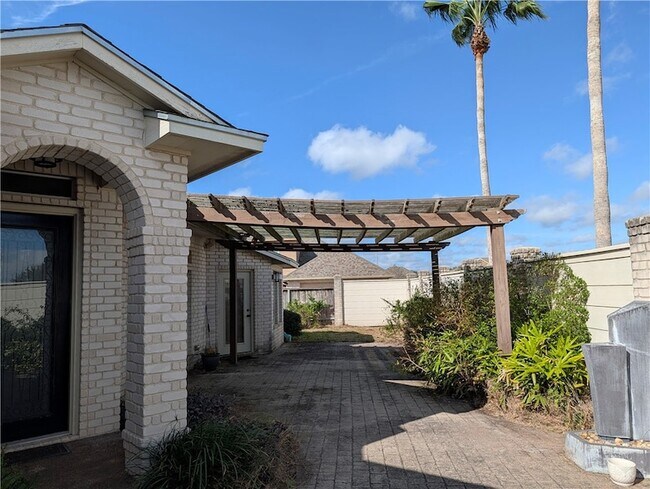 Foto del edificio - 7413 Long S Dr