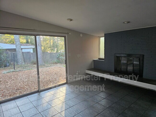 Foto del edificio - 3174 Laventure Dr