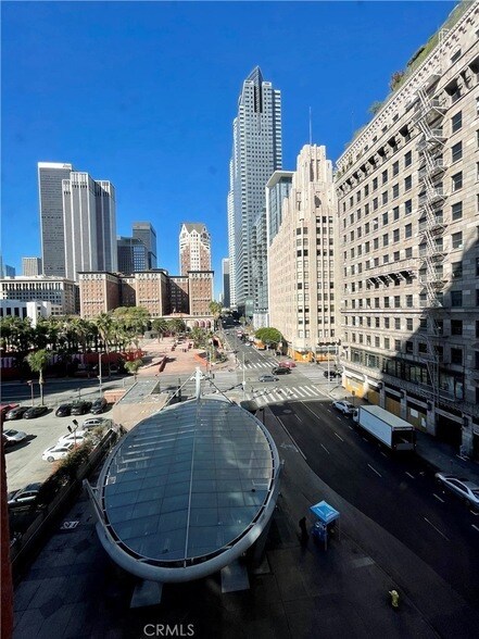 Foto del edificio - 312 W 5th St