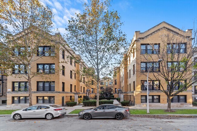 Foto del edificio - 2418-2428 N Sawyer Ave