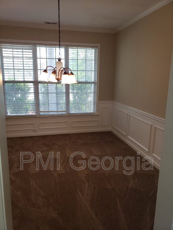Building Photo - 105 Stallion Way