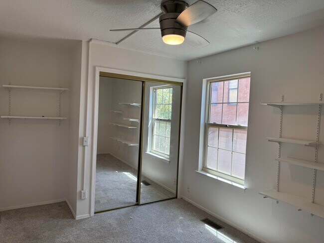 Building Photo - 706 Fruit Ave NW