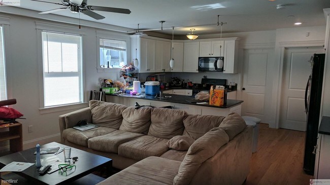 Building Photo - 5 br, 2.5 bath  - 6 Fern St # Gnc