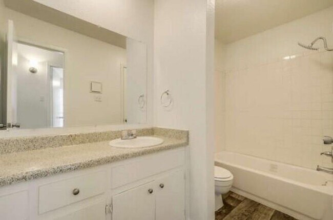 Building Photo - 5008 Copperbend Blvd