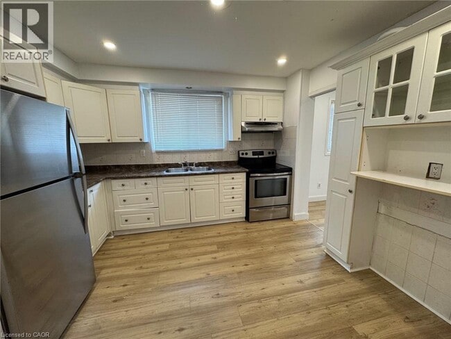 Building Photo - 5 Fairholme Ct