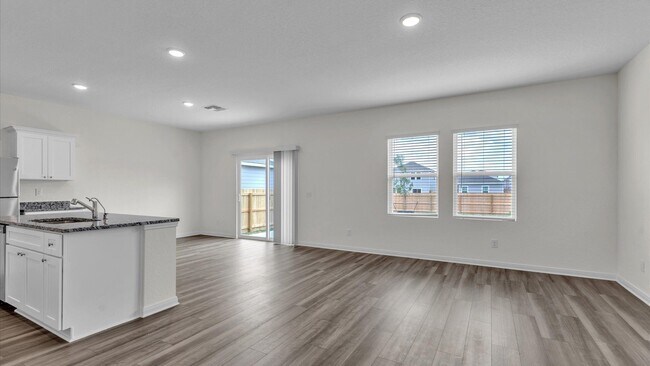 Foto del edificio - Move-In Ready 3BR Home with Loft & Community Amenities